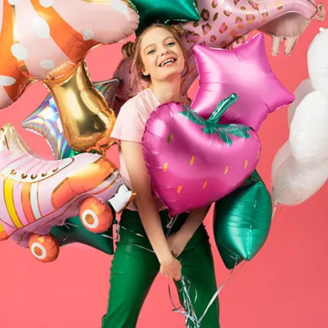 Globo Metálico Fresa 42x45 cm - Colores Mixtos con Detalles Dorados