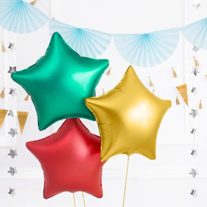 Decoración de fiesta con guirnalda estrellas color plata