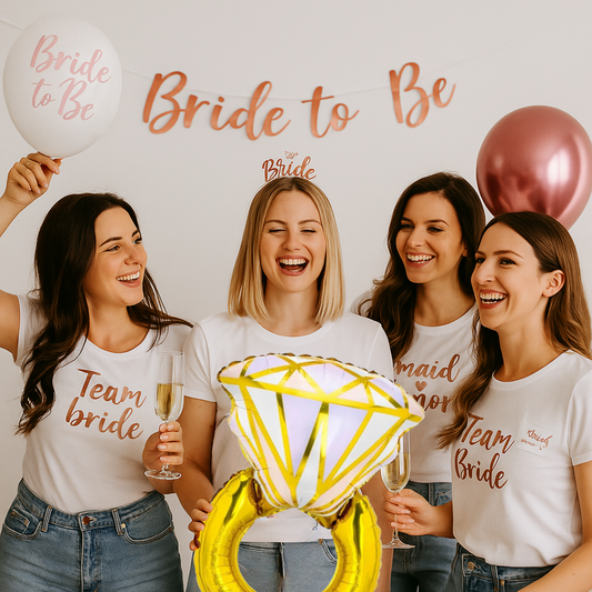 Set Bride To Be con globos, faja y diadema para despedidas.