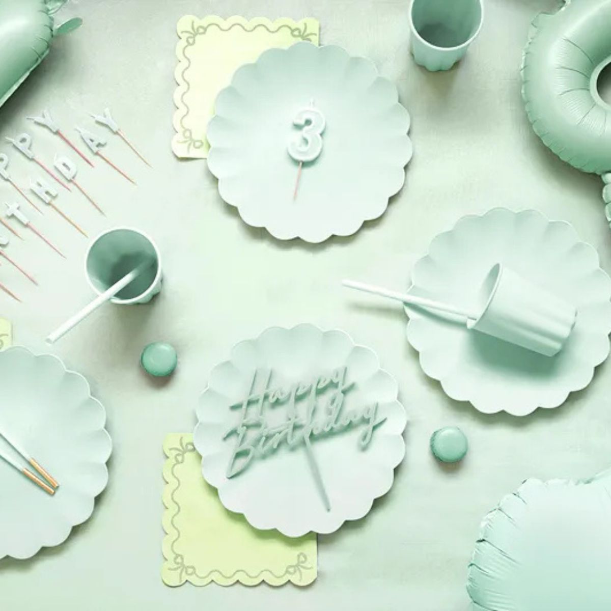 Platos de plástico Frill Verde Salvia (22x22 cm) – 4 uds - NAROSA SWEET PARTY