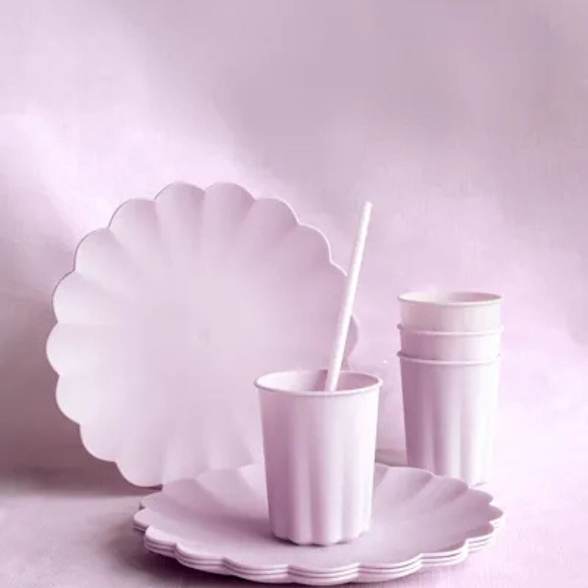 Platos de plástico Frill Violeta (22x22 cm) – 4 uds - NAROSA SWEET PARTY