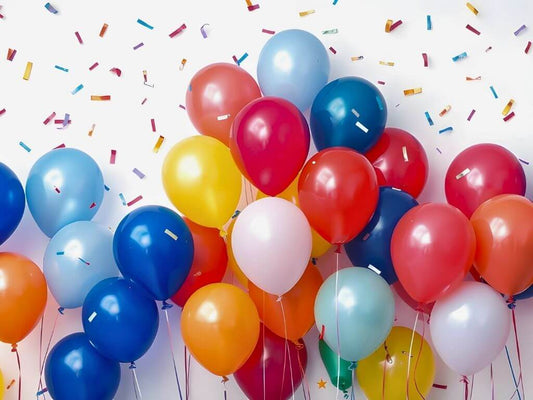 7 ideas de decoración de cumpleaños con globos y accesorios temáticos