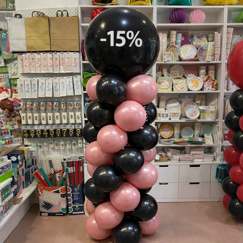 Columna de globos perlados en tonos elegantes con acabado brillante