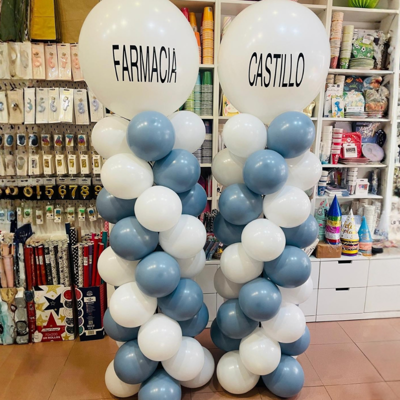 Columna de globos con base y globo superior personalizado para eventos