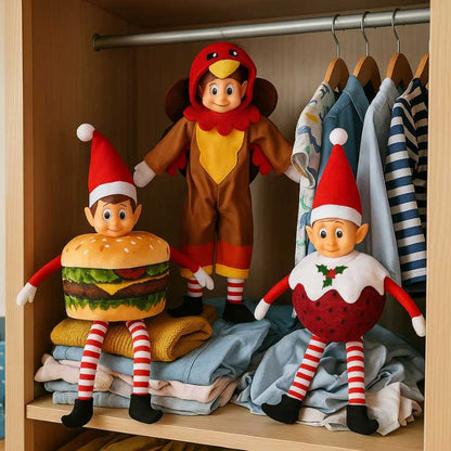 3 elfos de navidad jugando en el ropero de un niño
