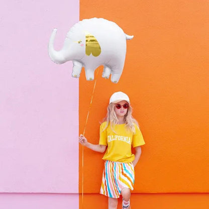 Niña y un Globo de aluminio con diseño de elefante
