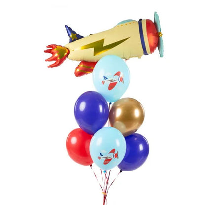 Set de globos de látex temáticos de avión, colores pastel y dorado.