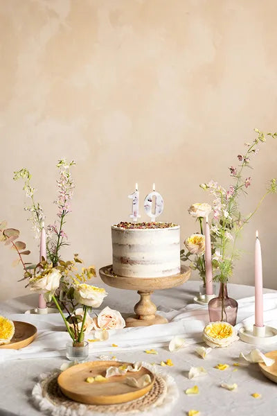 Vela de Cumpleaños Números Blanca con Pétalos de Flores 8 cm