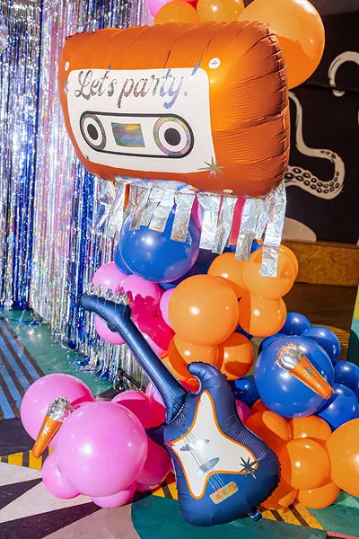 Globo casete naranja «Let’s party!» con flecos plateados