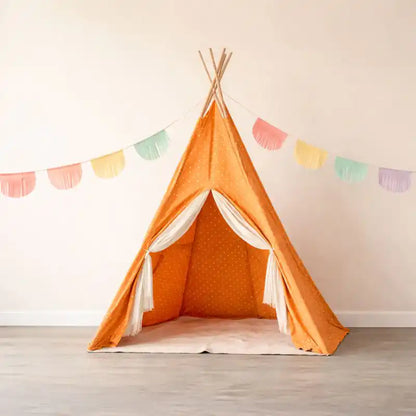 Guirnalda de papel en tonos pastel colgada en pared para fiesta infantil
