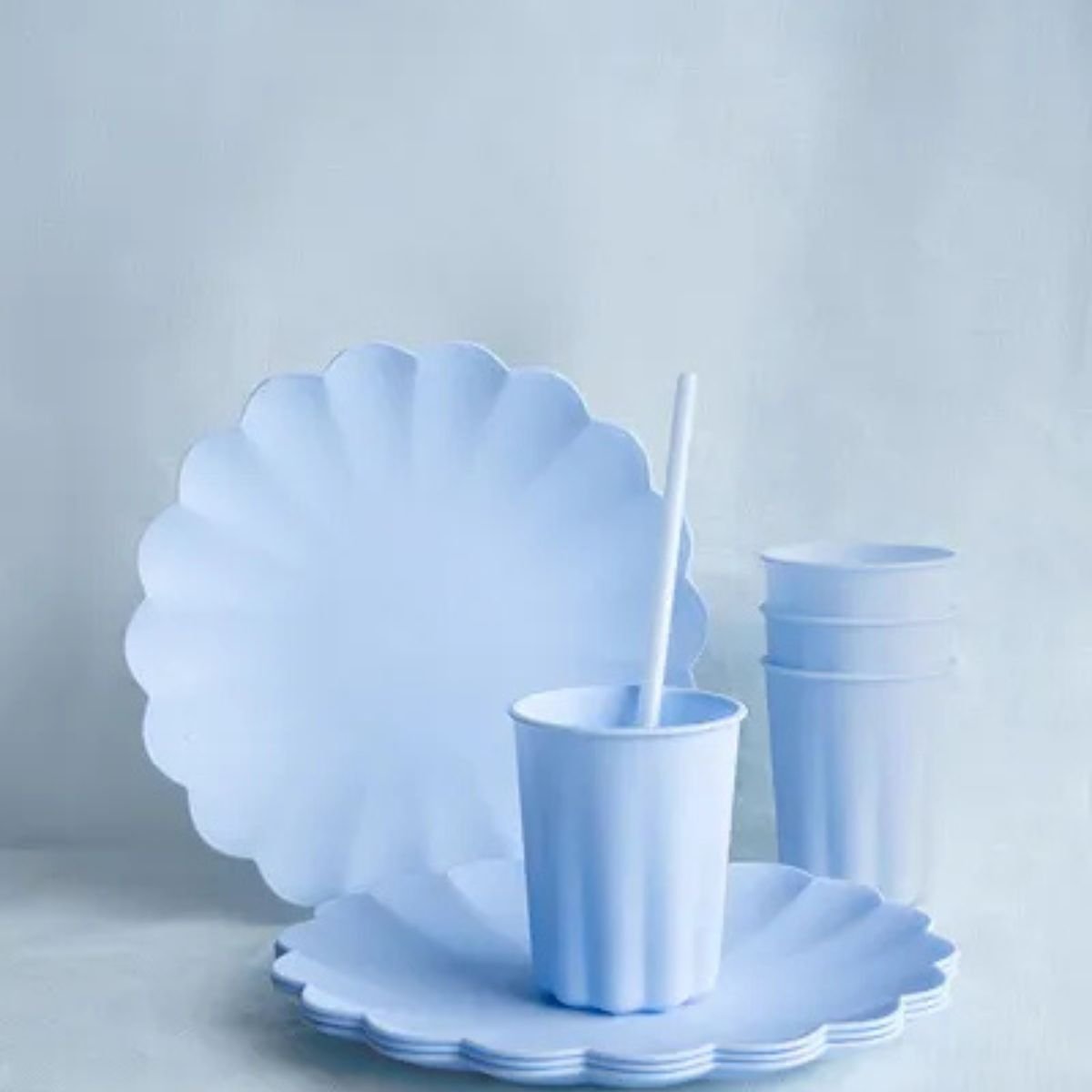 Platos de plástico Frill Azul Claro (22x22 cm) – 4 uds - NAROSA SWEET PARTY