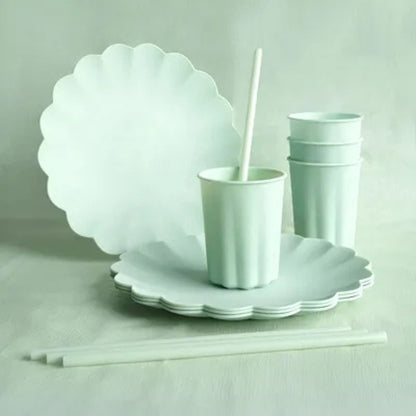 Platos de plástico Frill Verde Salvia (22x22 cm) – 4 uds - NAROSA SWEET PARTY