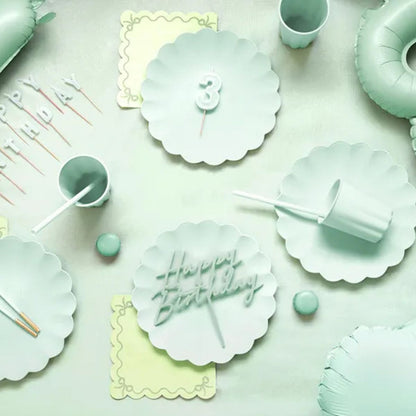 Platos de plástico Frill Verde Salvia (22x22 cm) – 4 uds - NAROSA SWEET PARTY